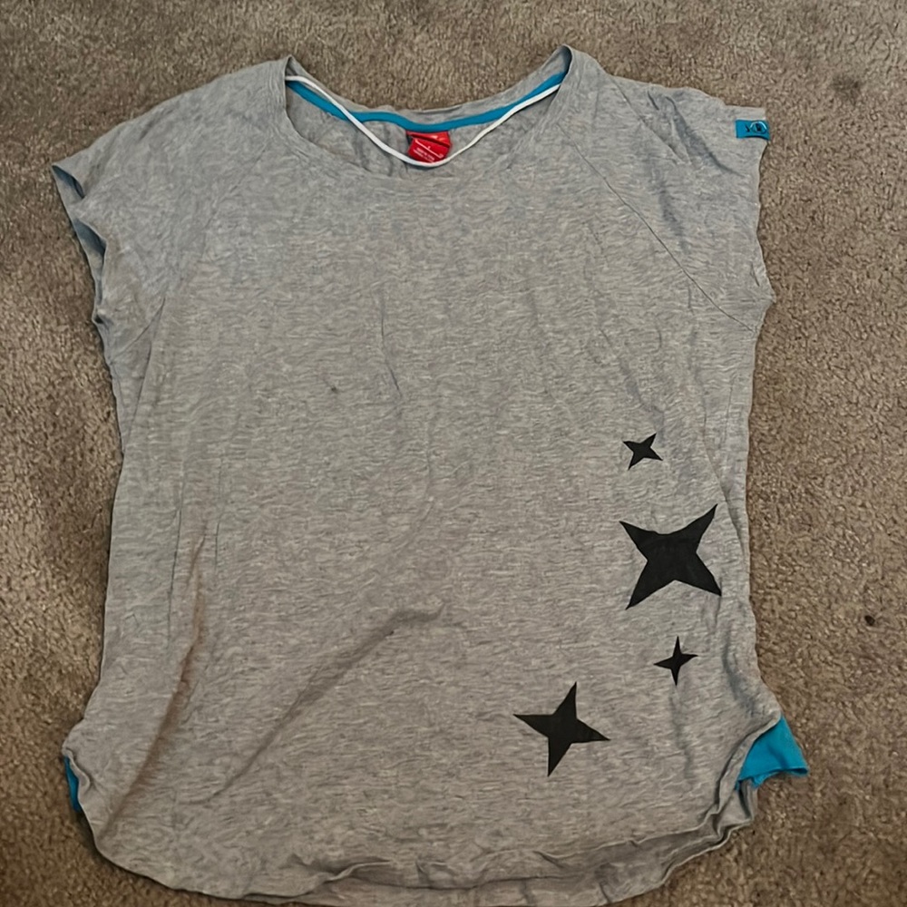 Gray t shirt